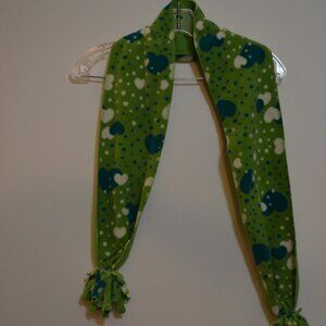 The Children's PLACE Scarf Green White Hearts Prints Fleece  Brushes Ends